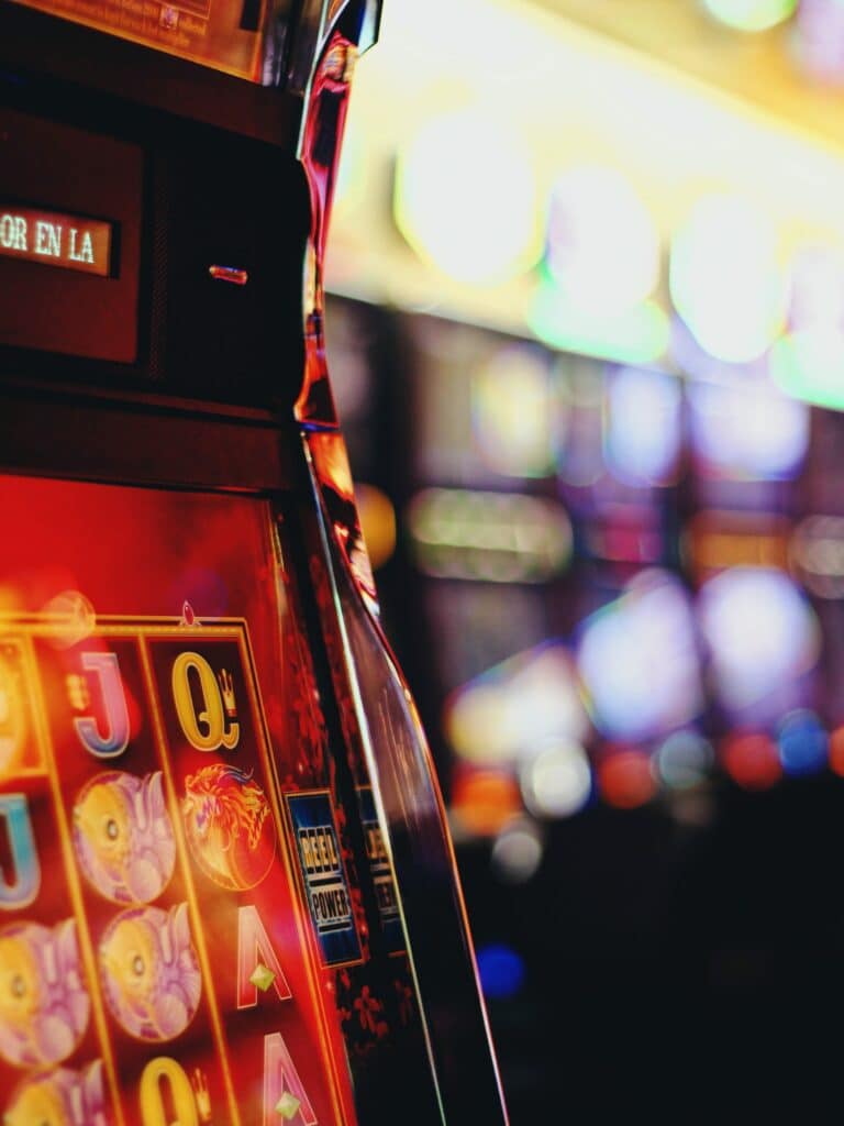 Valjak sa simbolima na slot igri u kazinu
